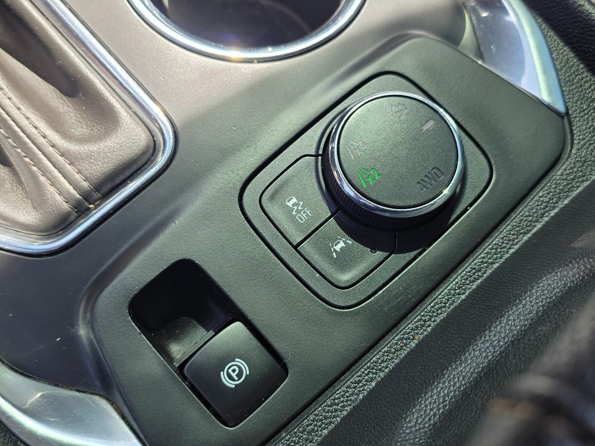 Used 2018 Chevrolet Traverse Premier image 39