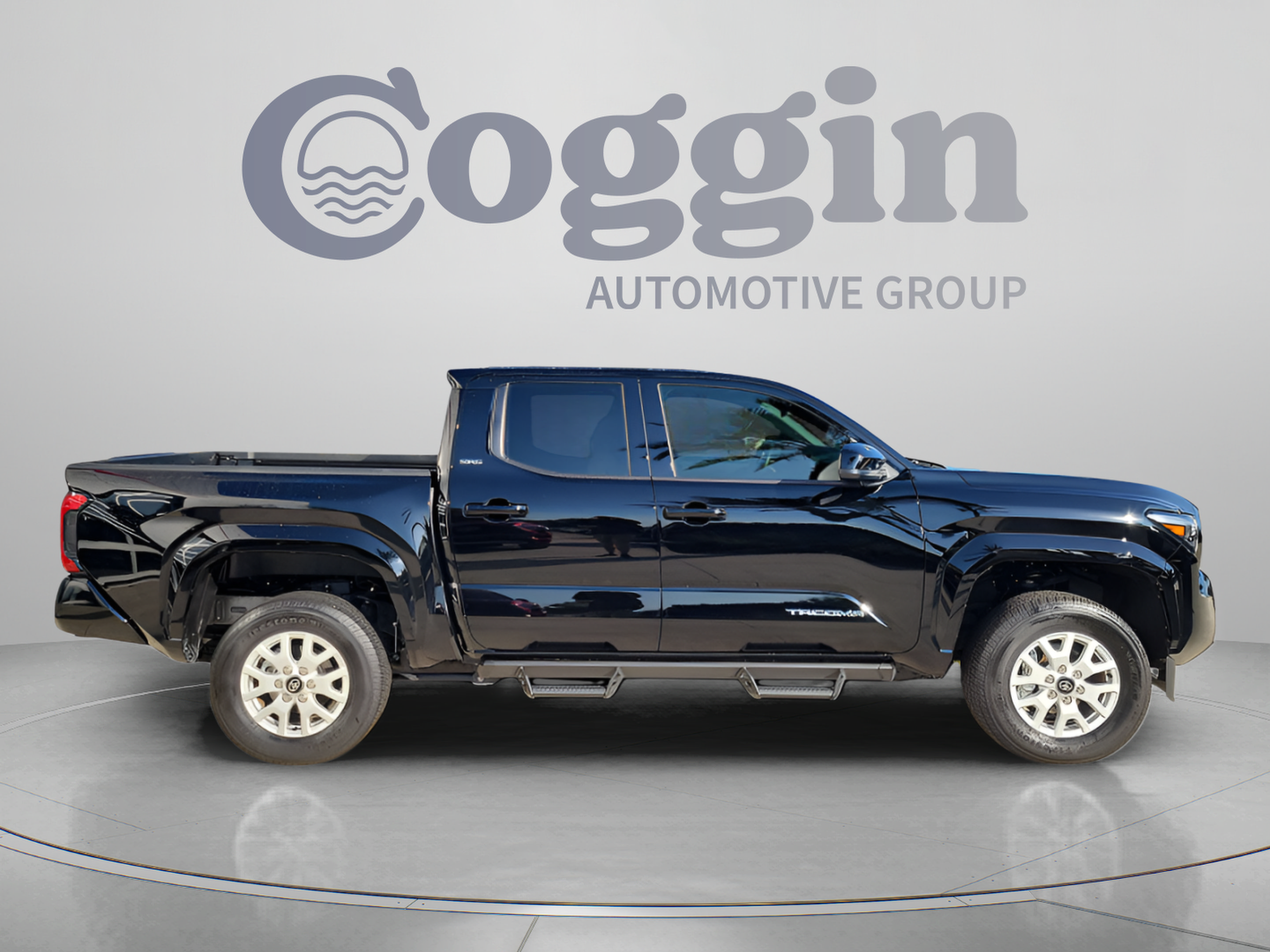 Certified 2025 Toyota Tacoma SR5 AWD/4WD image 5