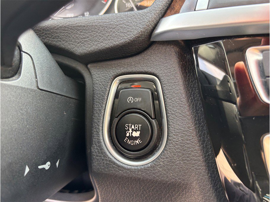 Used 2016 BMW 320i xDrive Sedan AWD/4WD image 25