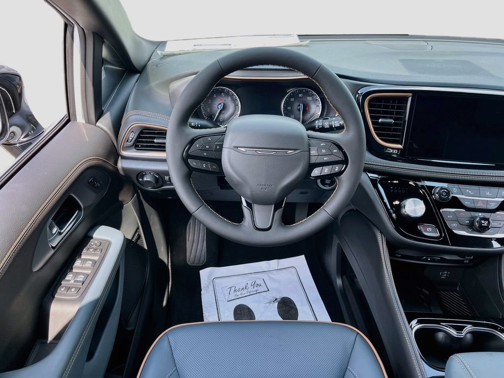 New 2027 Chrysler Pacifica Pinnacle w/ Theater Group FWD image 21