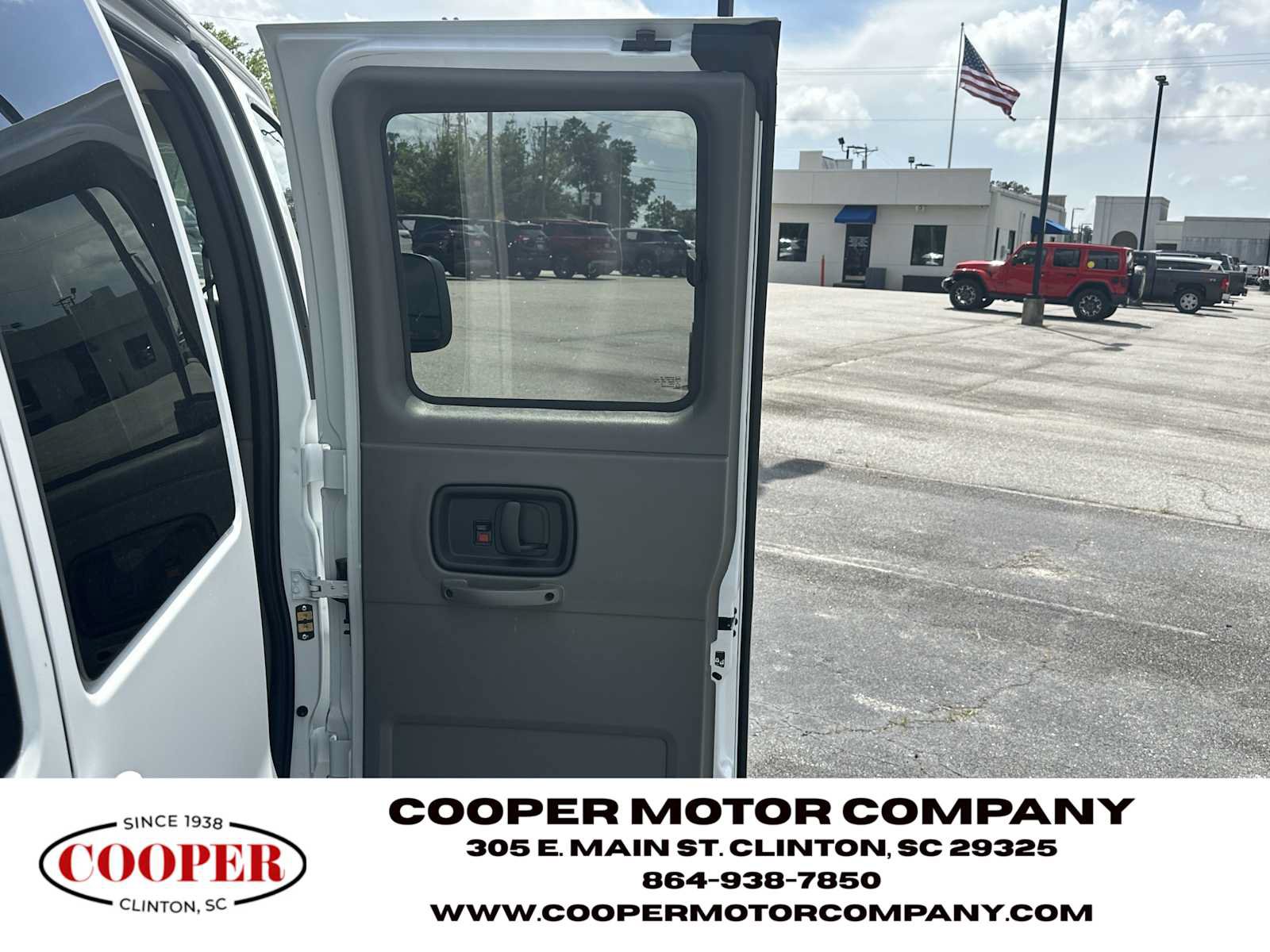 Used 2025 Chevrolet Express 3500 LS RWD image 18