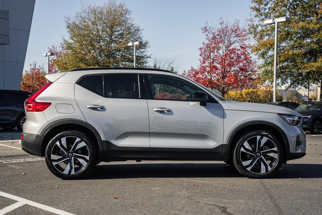 Certified 2025 Volvo XC40 B5 Plus image 3