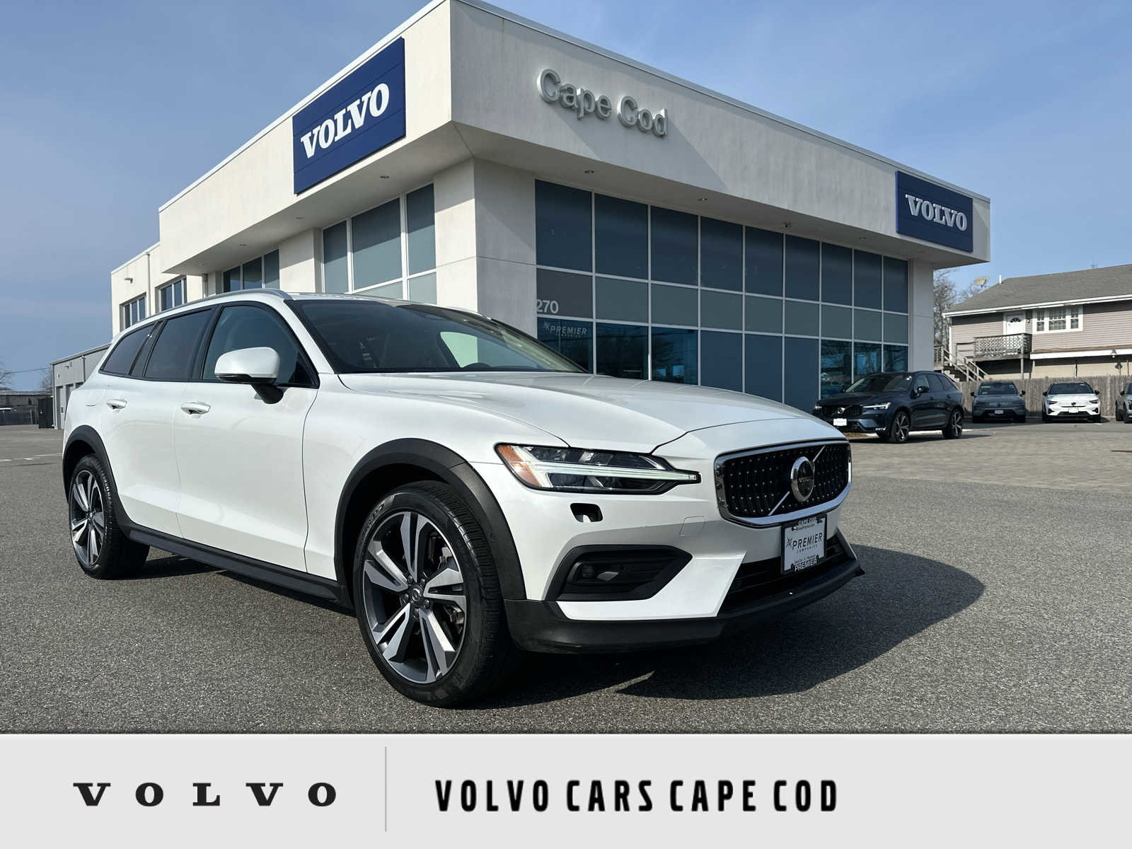 Used 2023 Volvo V60 B5 Cross Country Plus w/ Climate Package image 1