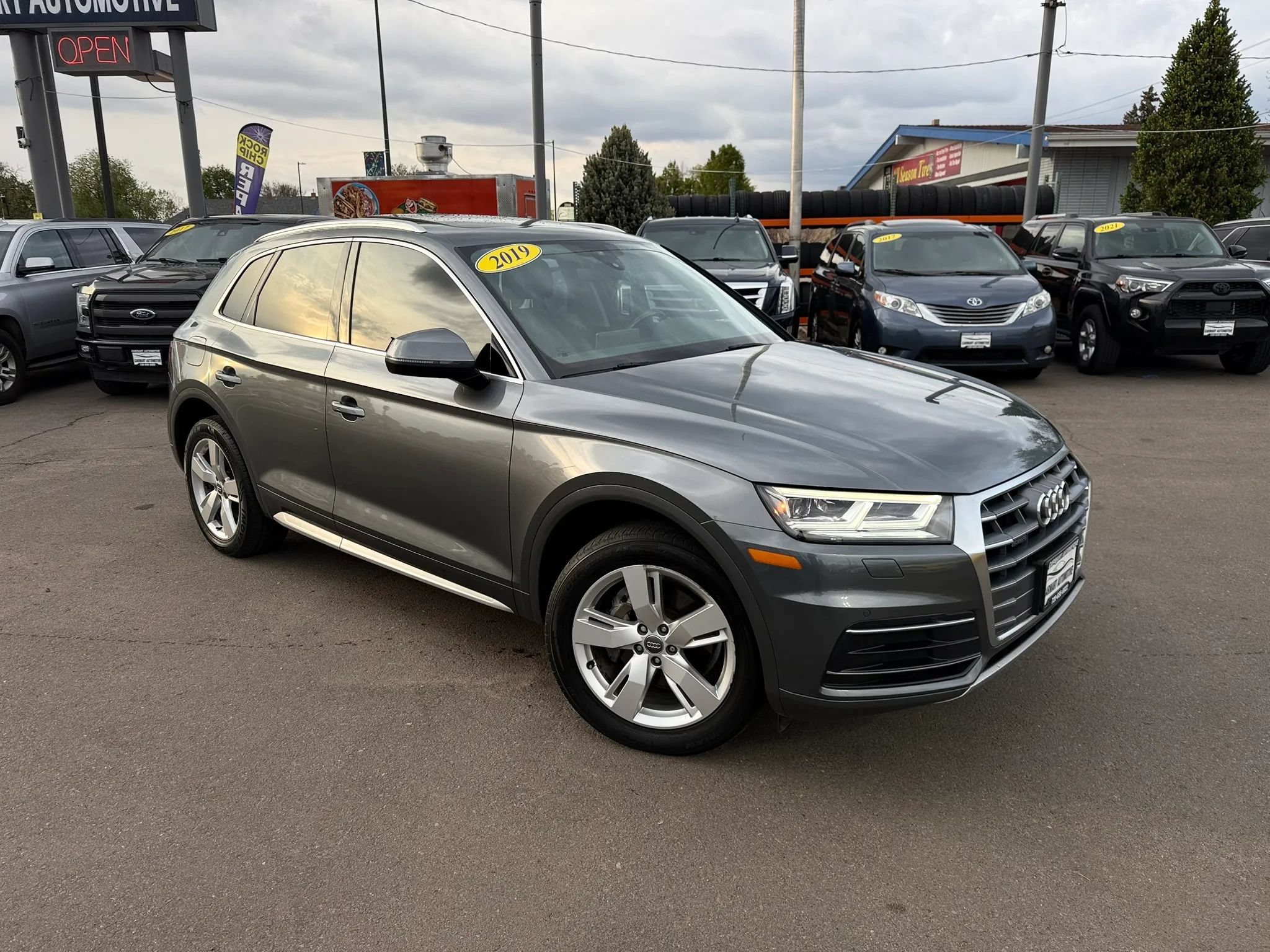Used 2019 Audi Q5 2.0T Premium Plus w/ Premium Plus Package AWD/4WD image 3