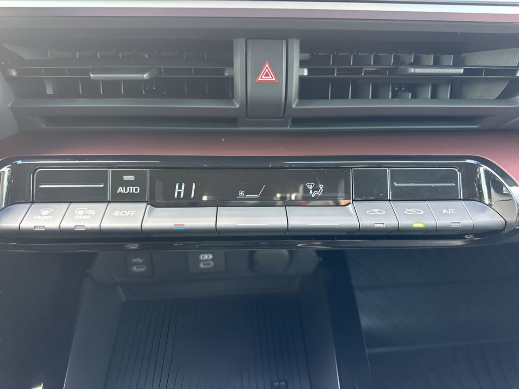 Used 2024 Toyota Prius Prime SE image 17