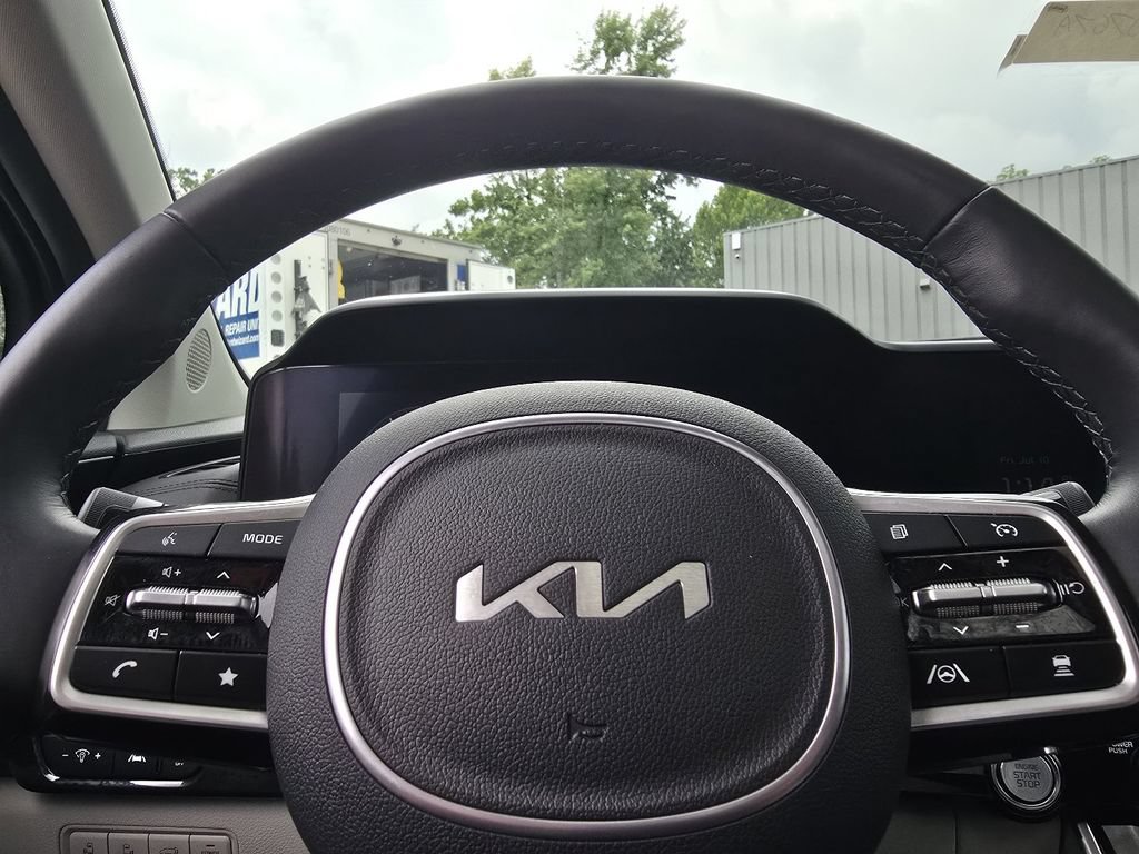 Used 2024 Kia Carnival SX Prestige FWD image 27