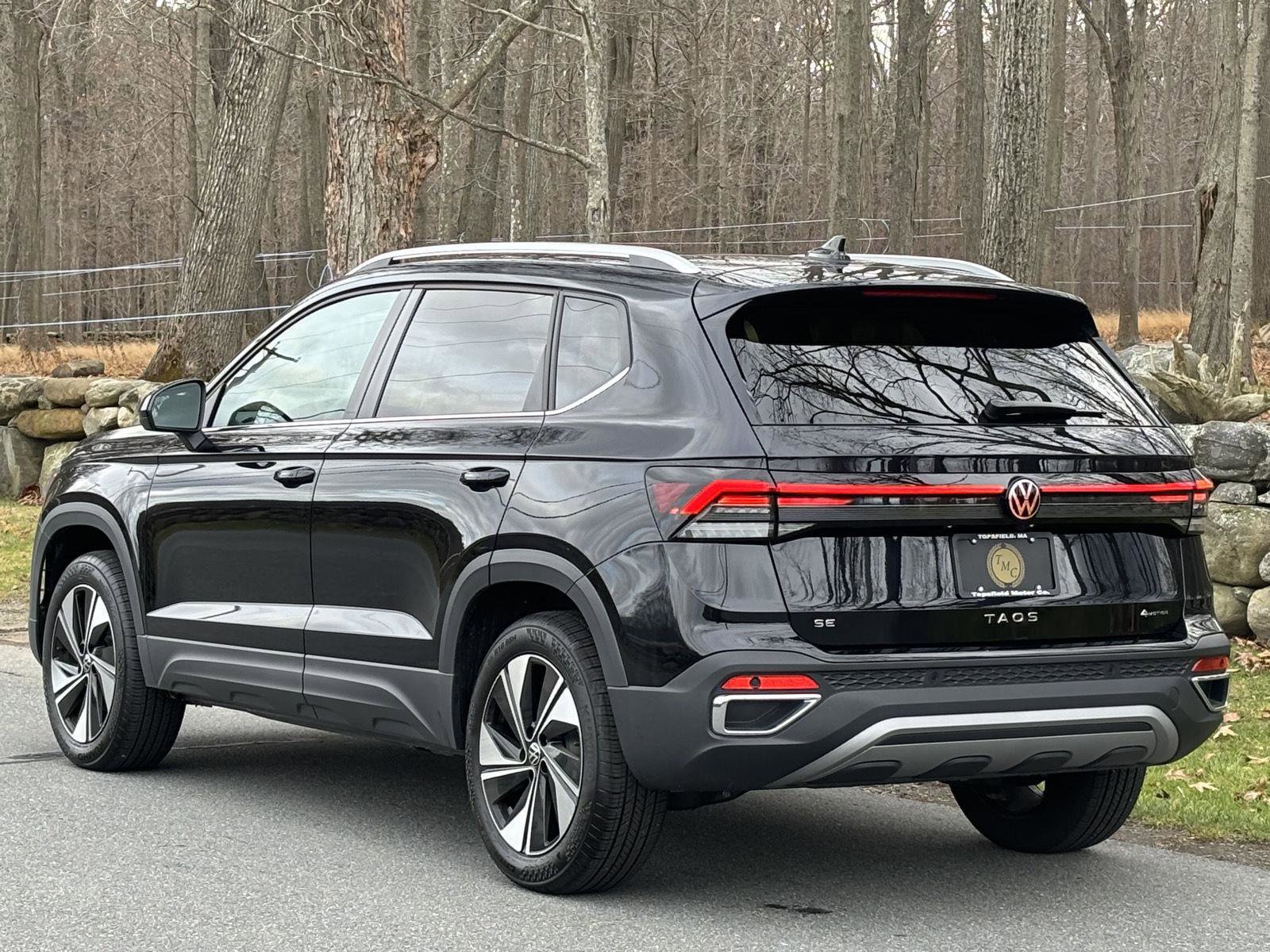 Used 2025 Volkswagen Taos SE w/ Panoramic Sunroof Package image 11