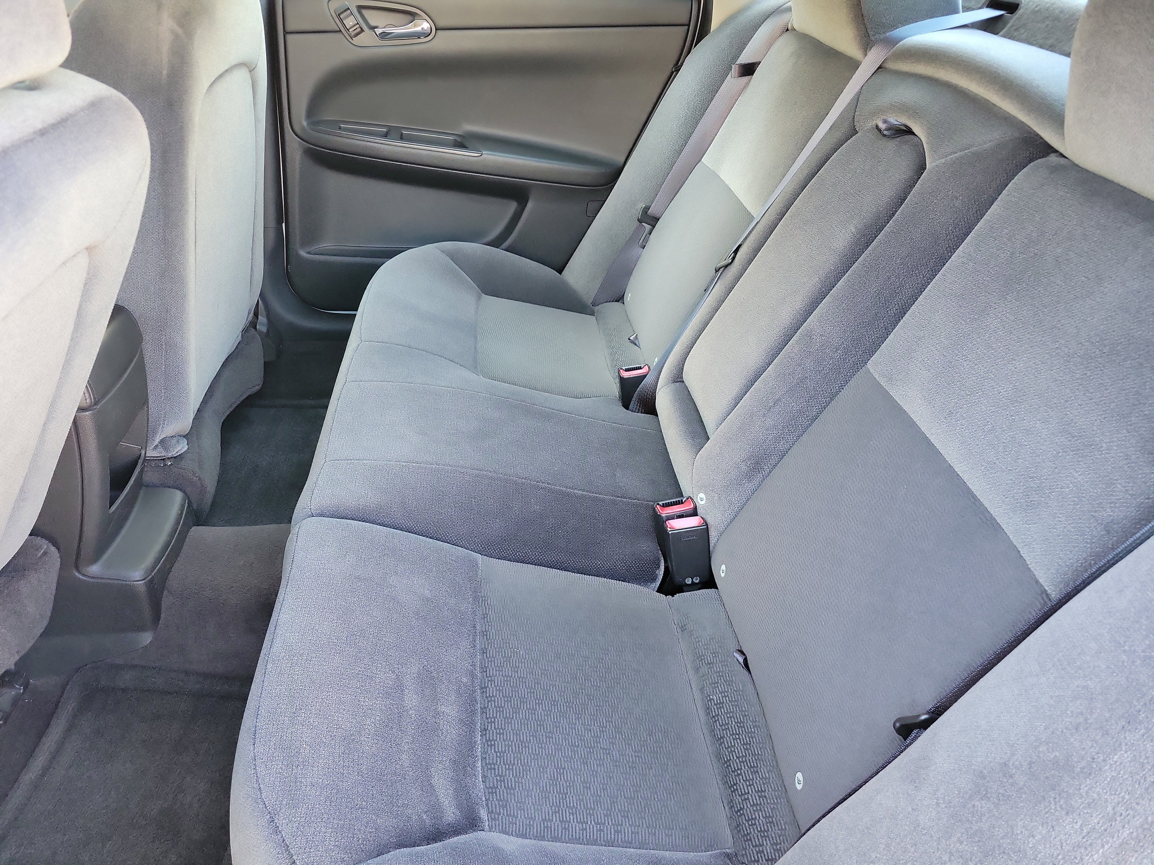 Used 2015 Chevrolet Impala LT w/ LT Sunroof Package FWD image 12