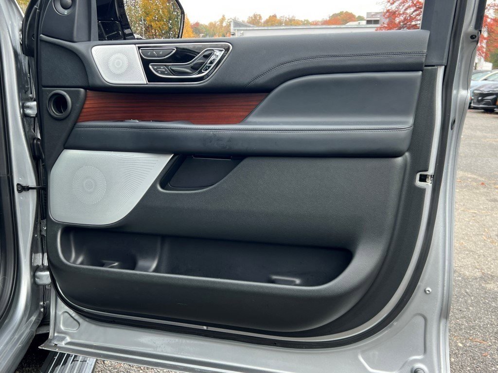 Certified 2023 Lincoln Navigator Reserve image 8
