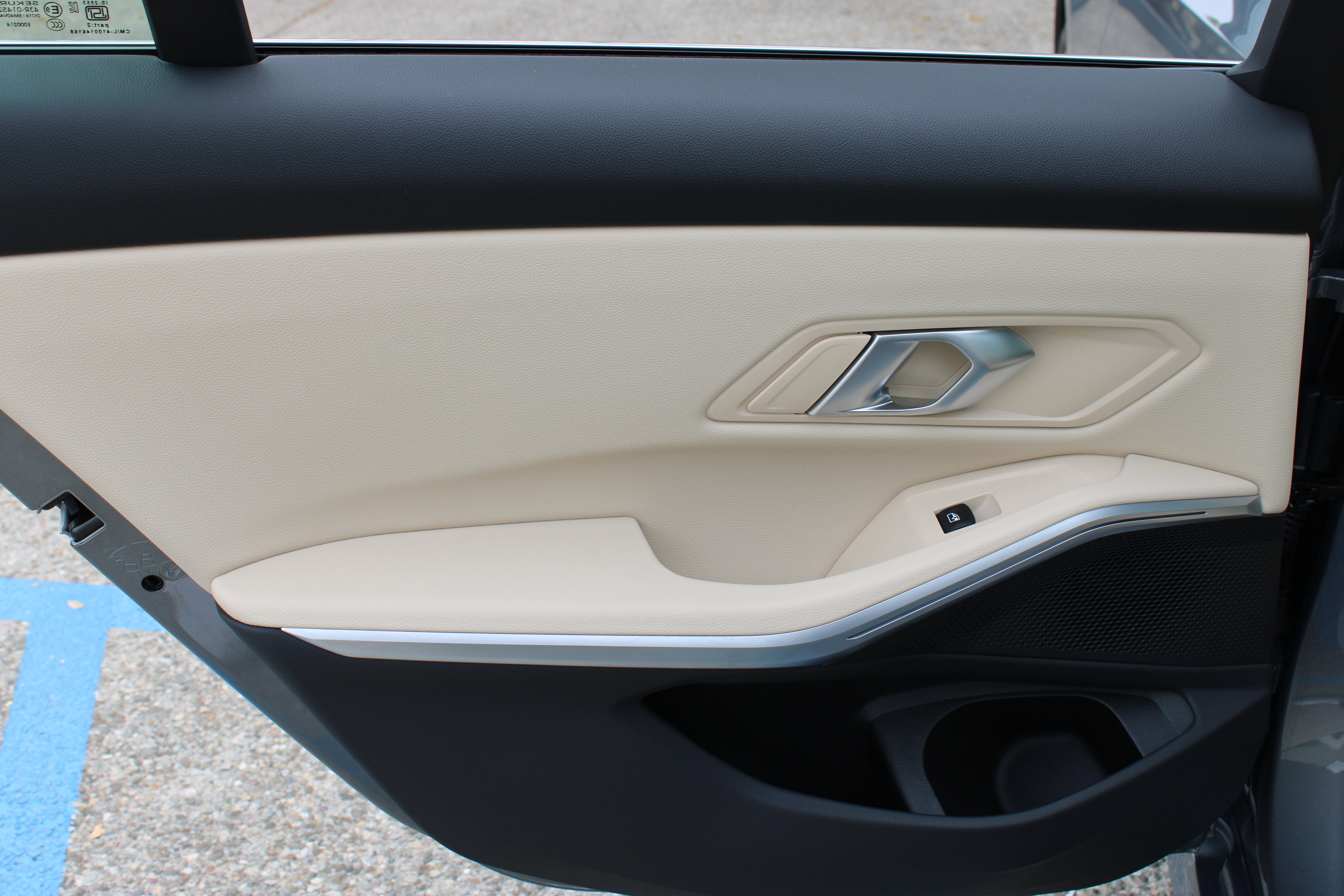 Used 2025 BMW 330i Sedan w/ Convenience Package image 23