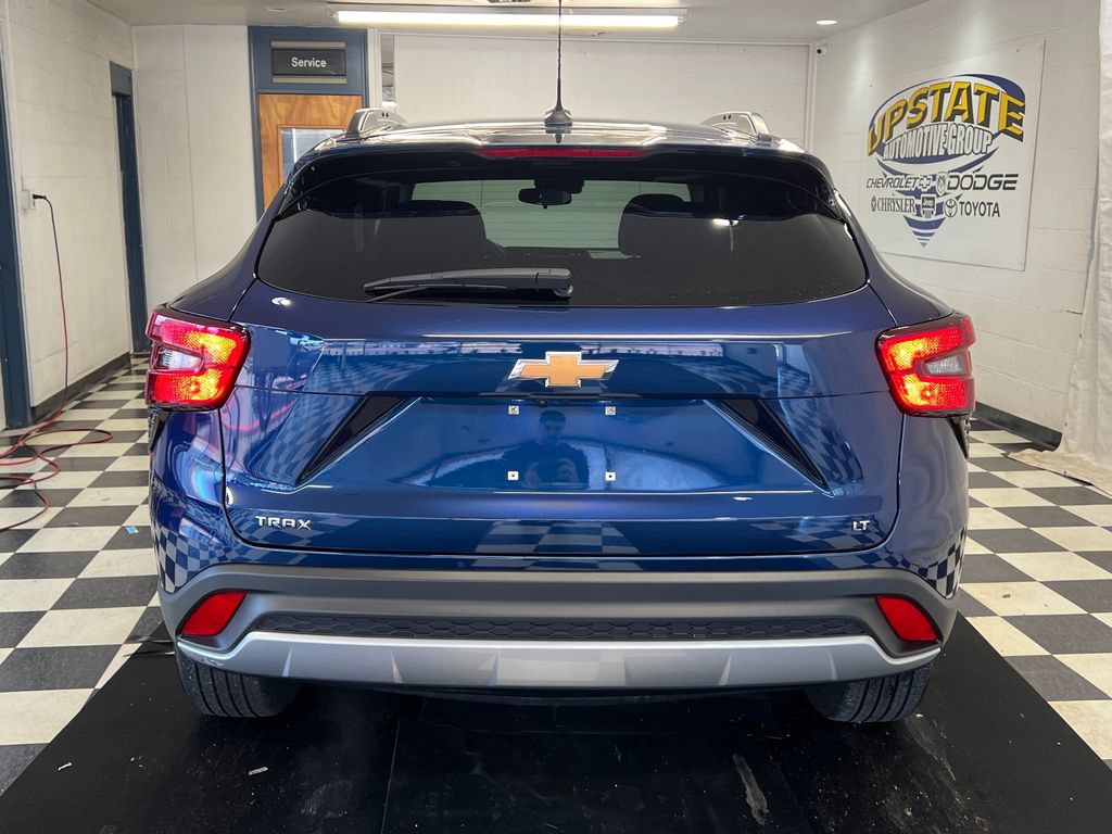 Used 2024 Chevrolet Trax LT FWD image 9