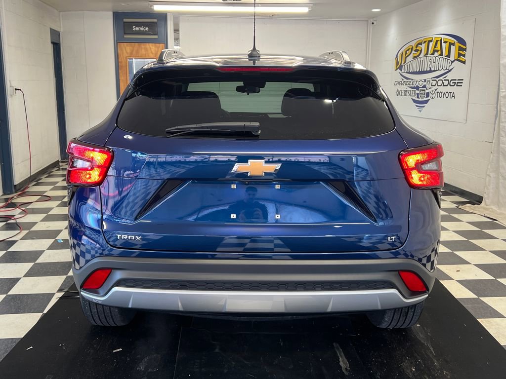 Used 2024 Chevrolet Trax LT FWD image 9