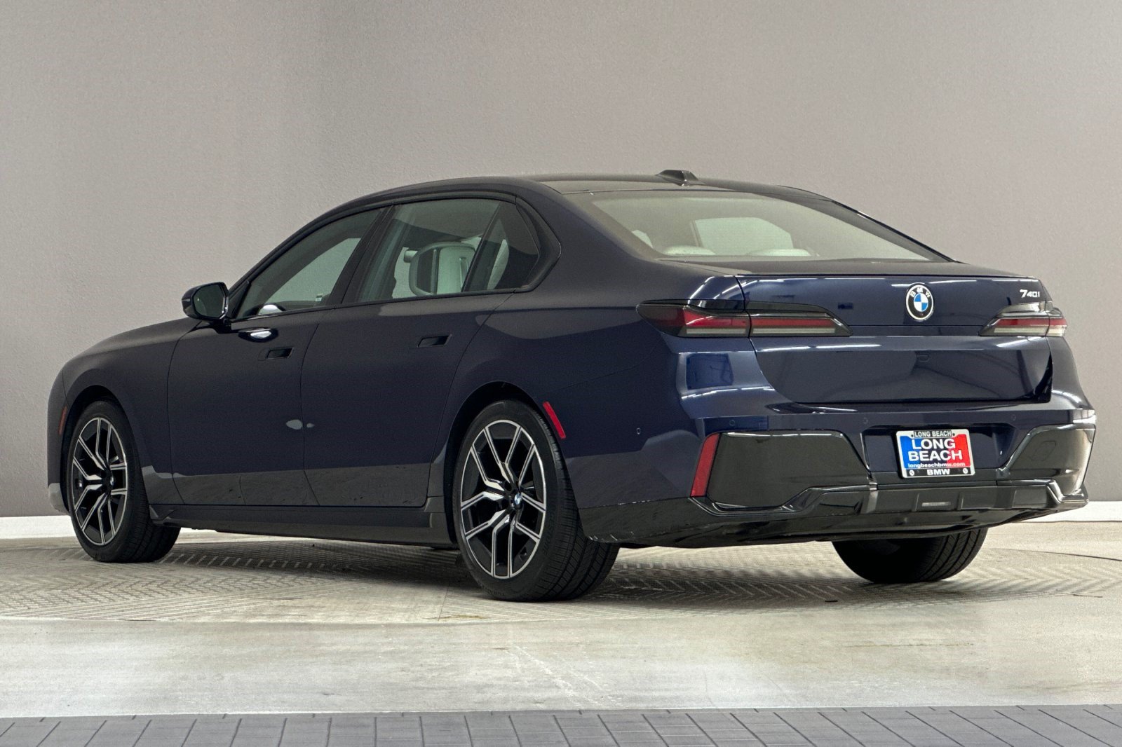 Certified 2023 BMW 740i RWD image 3