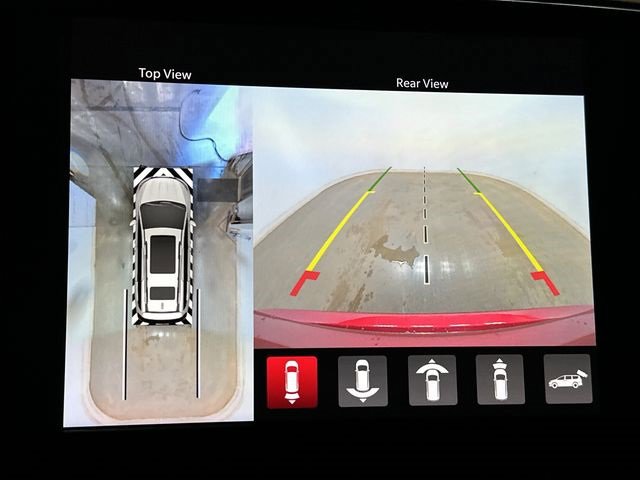 Used 2023 Chrysler Pacifica Touring-L image 13