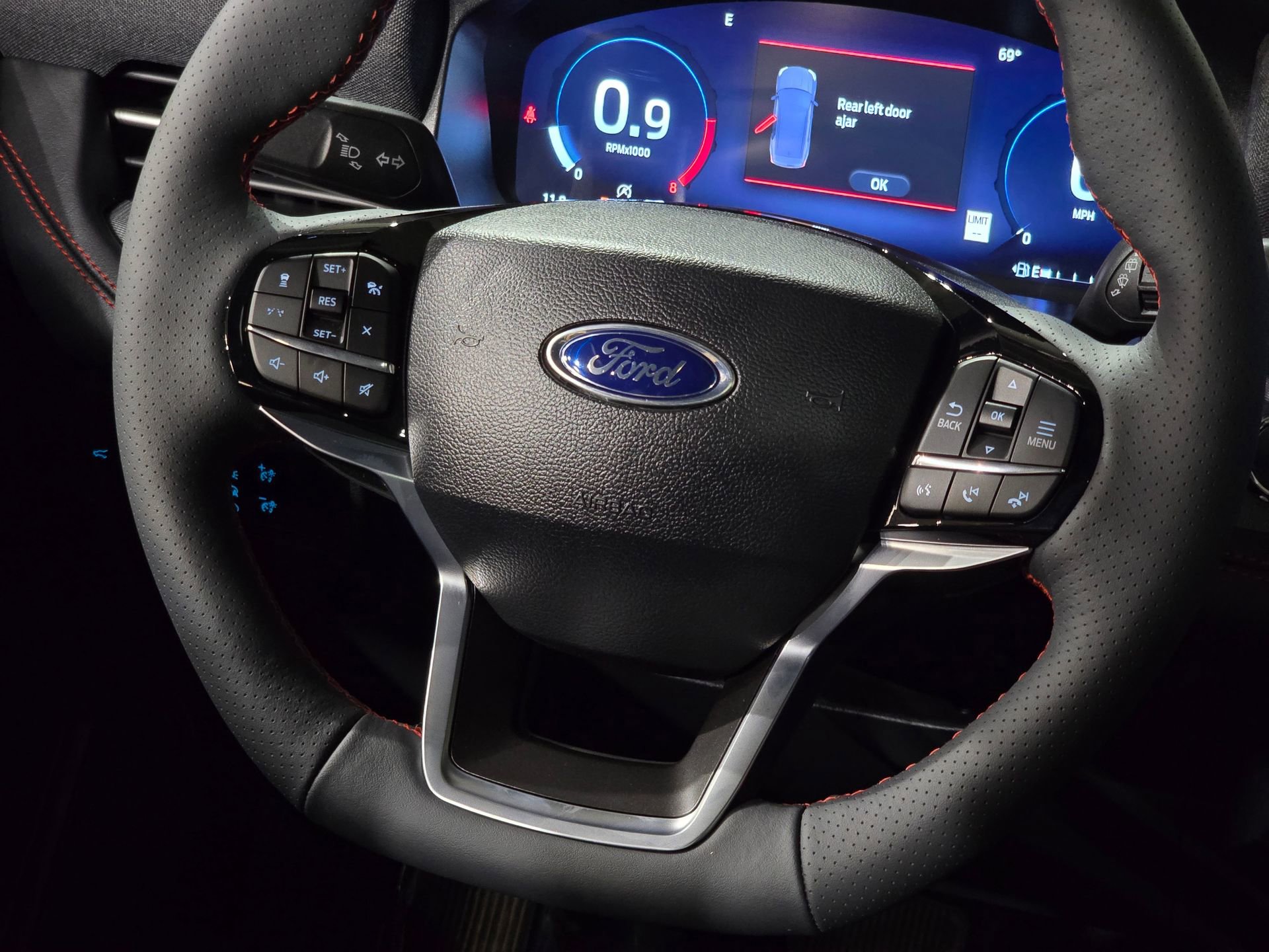 New 2026 Ford Explorer ST-Line w/ ST-Line Street Pack image 24