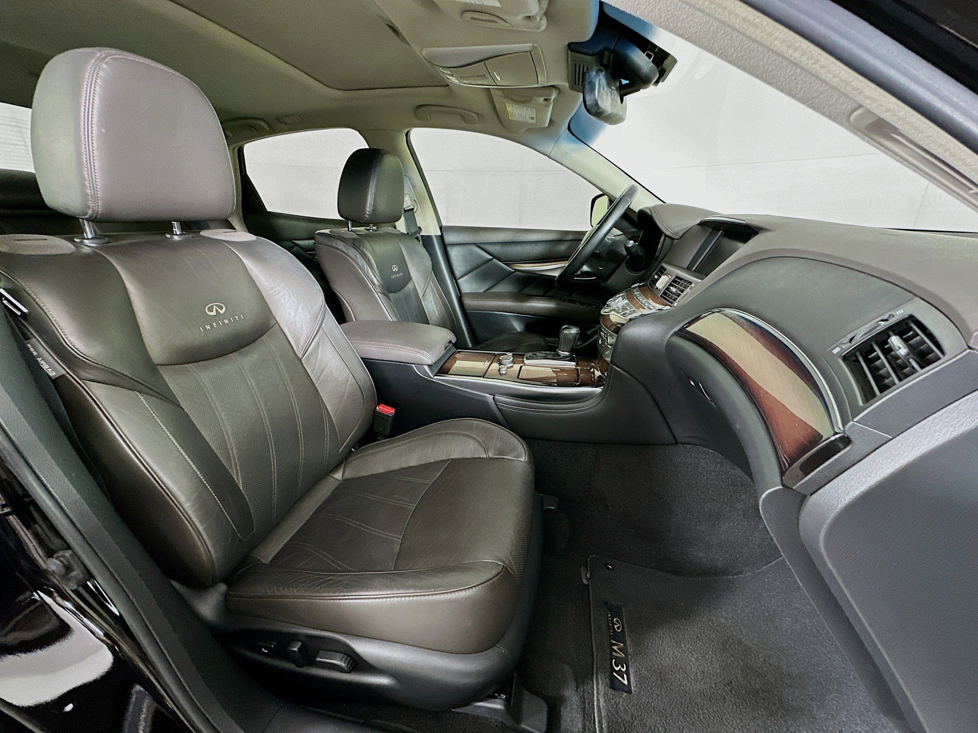 Used 2013 INFINITI M37 w/ Premium Pkg RWD image 31