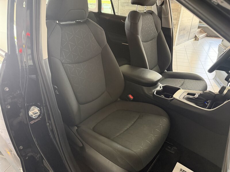 Used 2025 Toyota RAV4 XLE AWD/4WD image 59