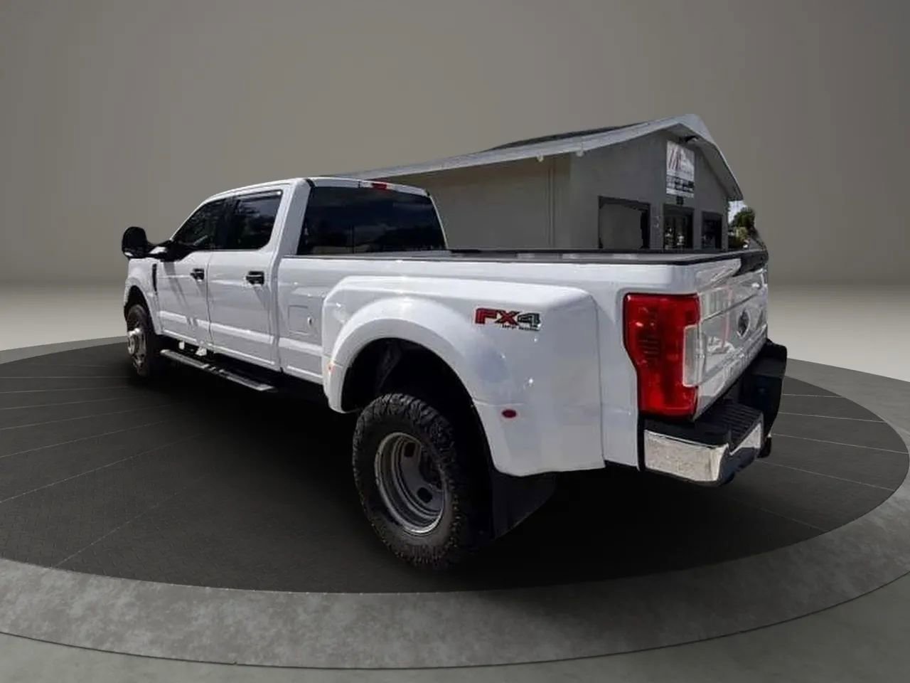 Used 2017 Ford F350 XLT w/ FX4 Off-Road Package AWD/4WD image 3