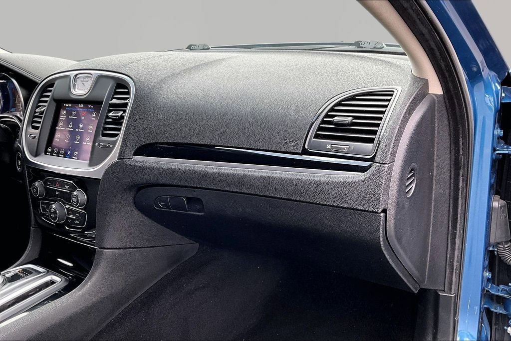 Used 2023 Chrysler 300 Touring w/ Sport Appearance Package image 18