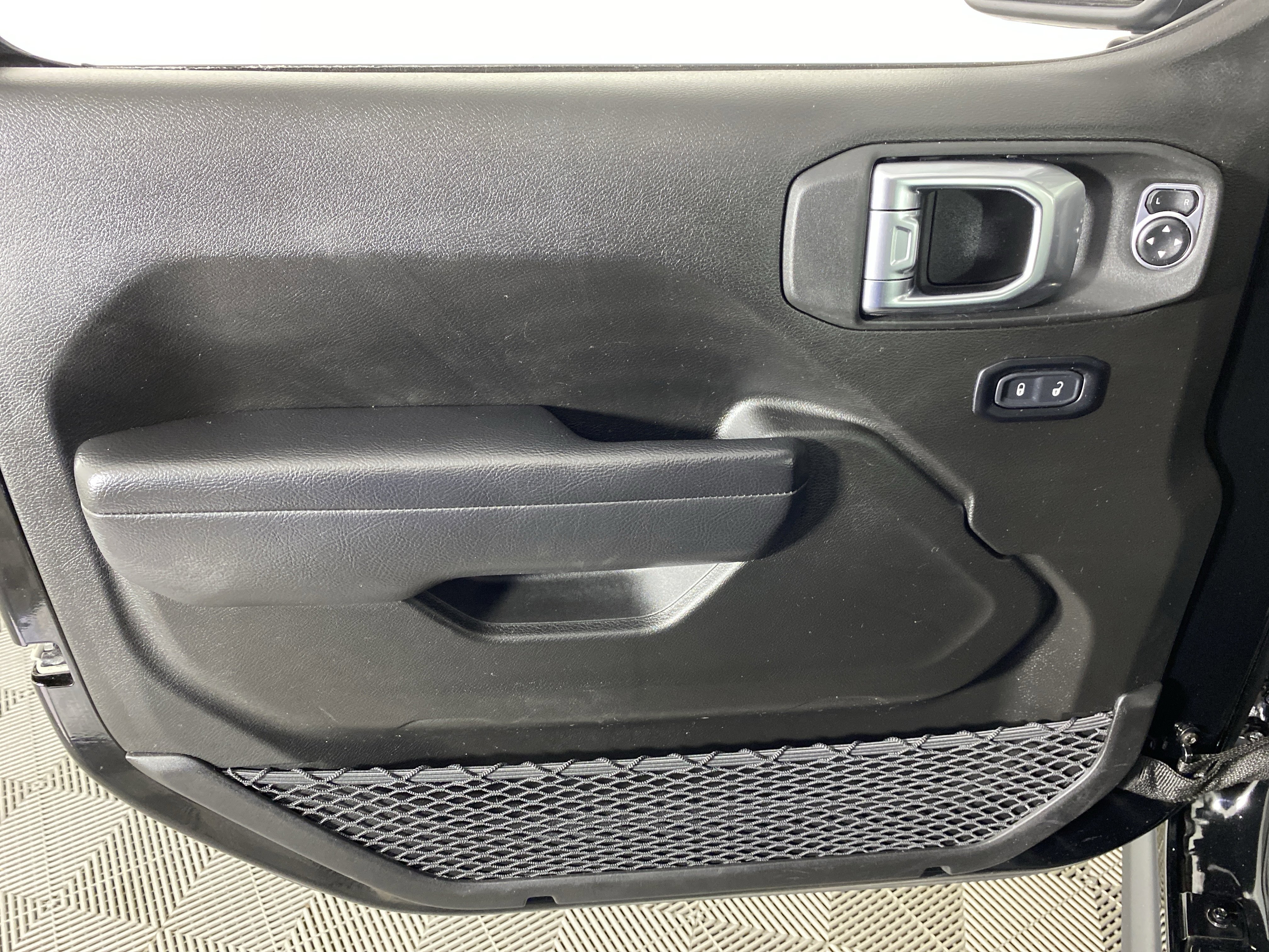 Used 2025 Jeep Wrangler Unlimited Rubicon 4xe AWD/4WD image 13