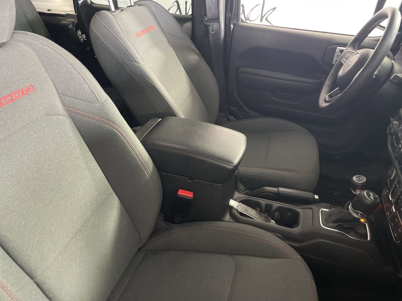 Used 2025 Jeep Wrangler Unlimited Rubicon image 24