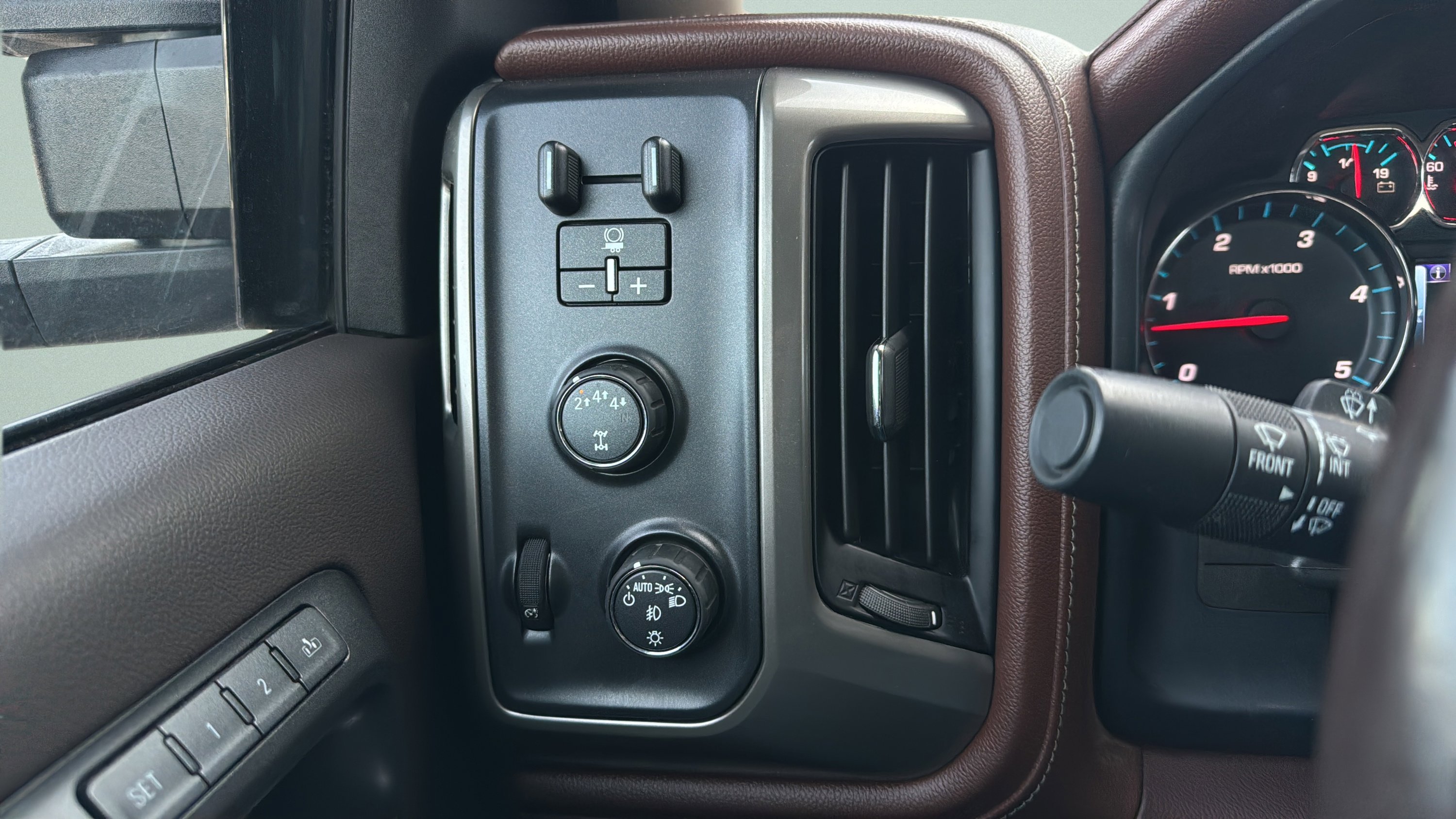 Used 2019 Chevrolet Silverado 3500 High Country AWD/4WD image 21