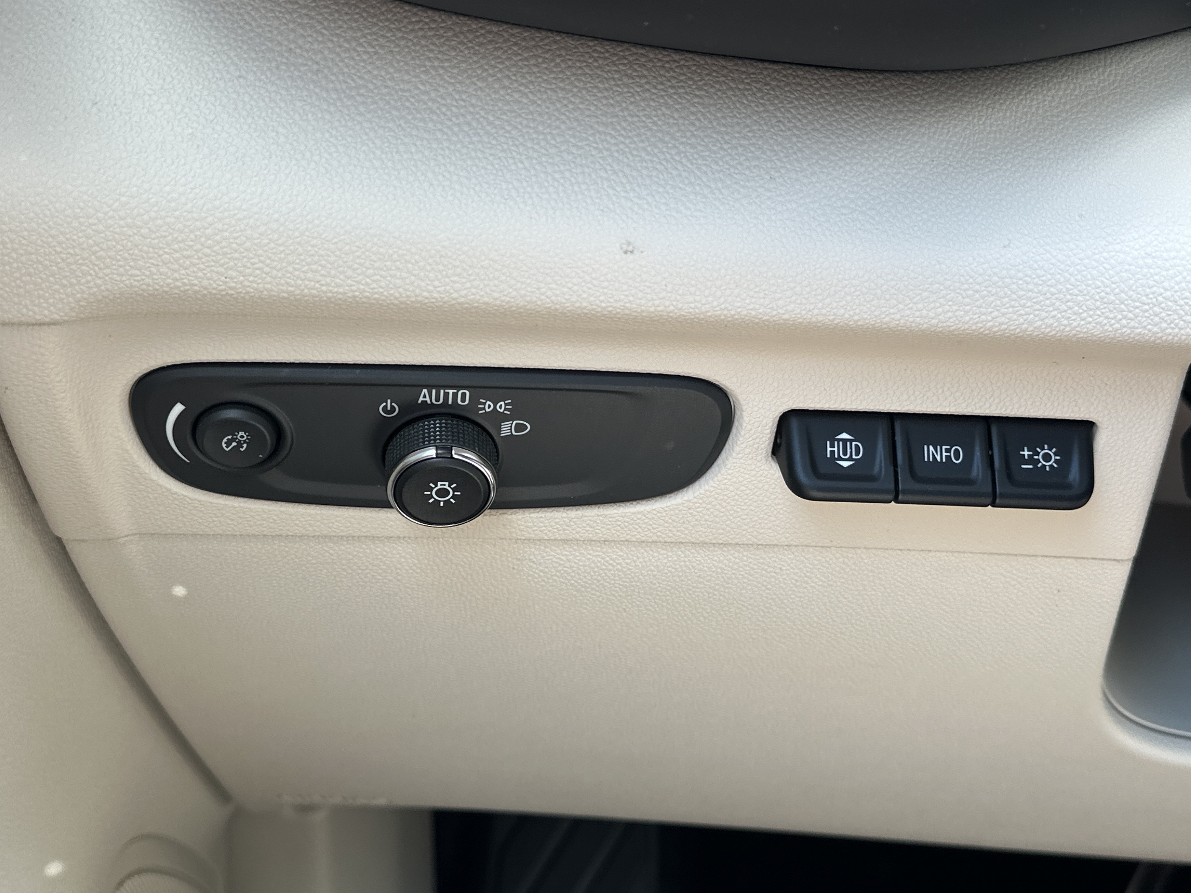 Used 2021 Buick Envision Essence w/ Technology Package I FWD image 28