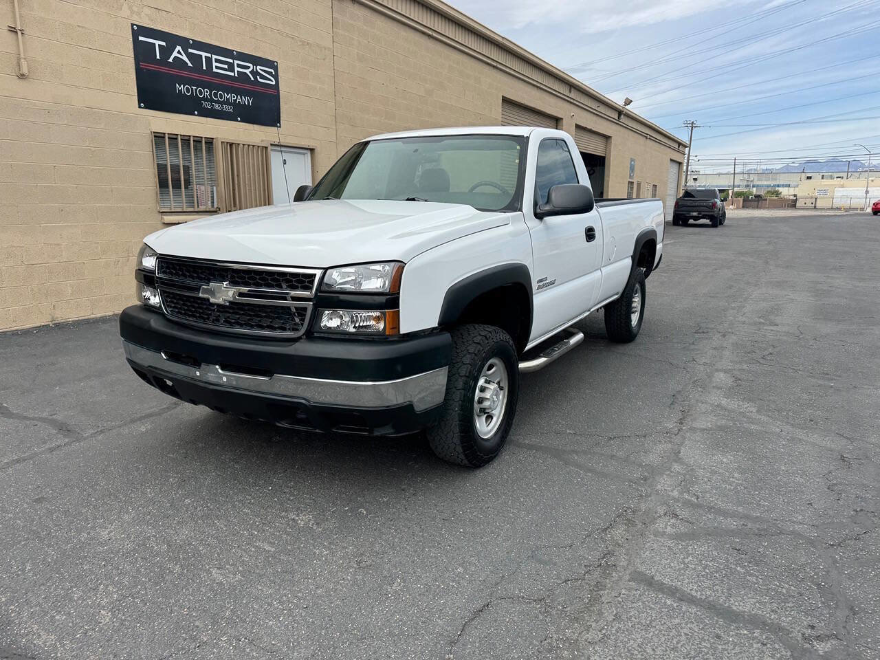 Used 2007 Chevrolet Silverado 2500 W/T w/ Heavy-Duty Power Package image 3