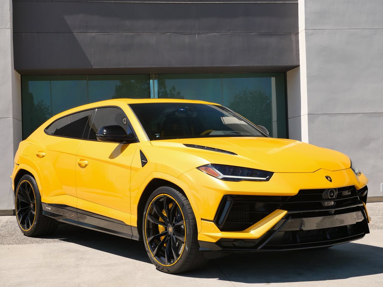 Used 2024 Lamborghini Urus S AWD/4WD image 1