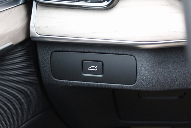 New 2026 Volvo XC90 B5 Core w/ Protection Package Premier image 18