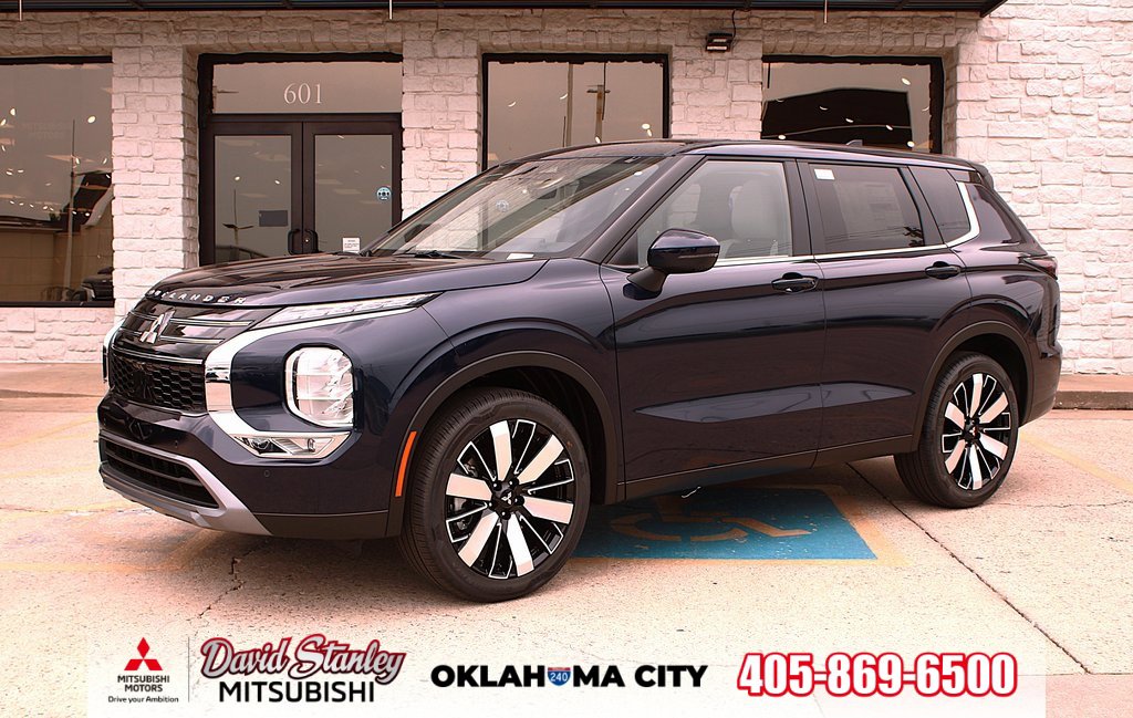 New 2025 Mitsubishi Outlander SE image 1