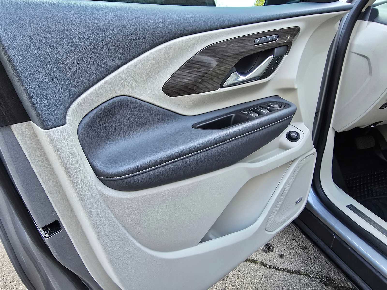 Used 2024 GMC Terrain Denali w/ Denali Premium Package image 19