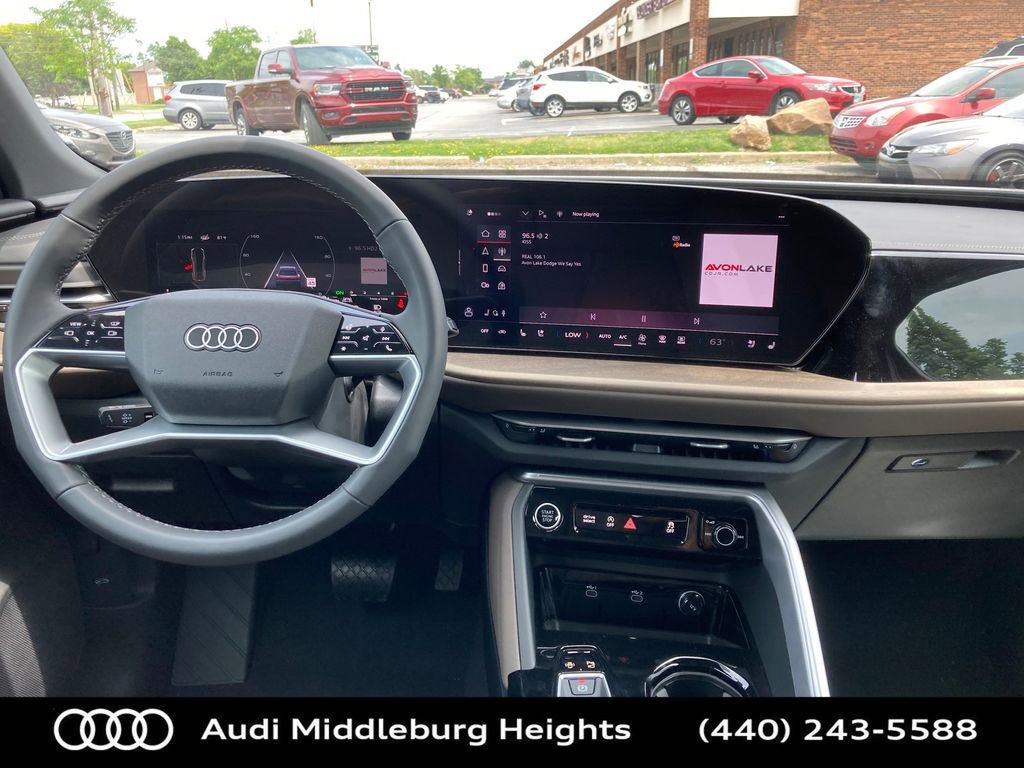 Used 2025 Audi Q5 Premium w/ Convenience Package image 29