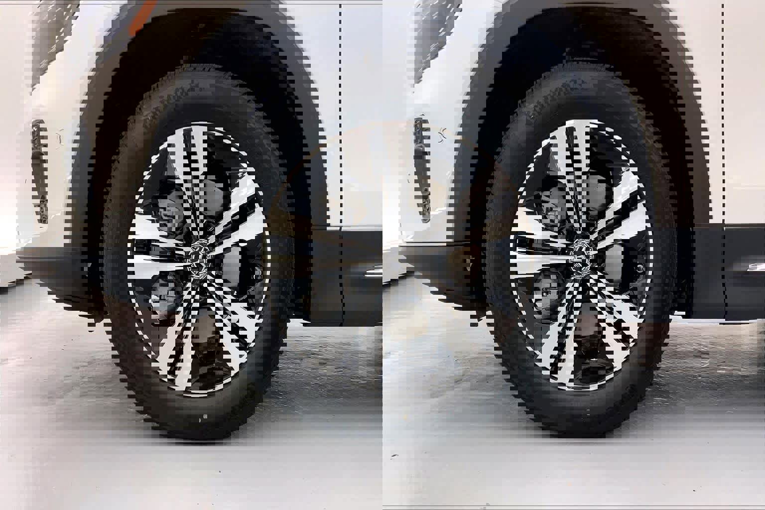 Used 2025 Mercedes-Benz GLB 250 image 9