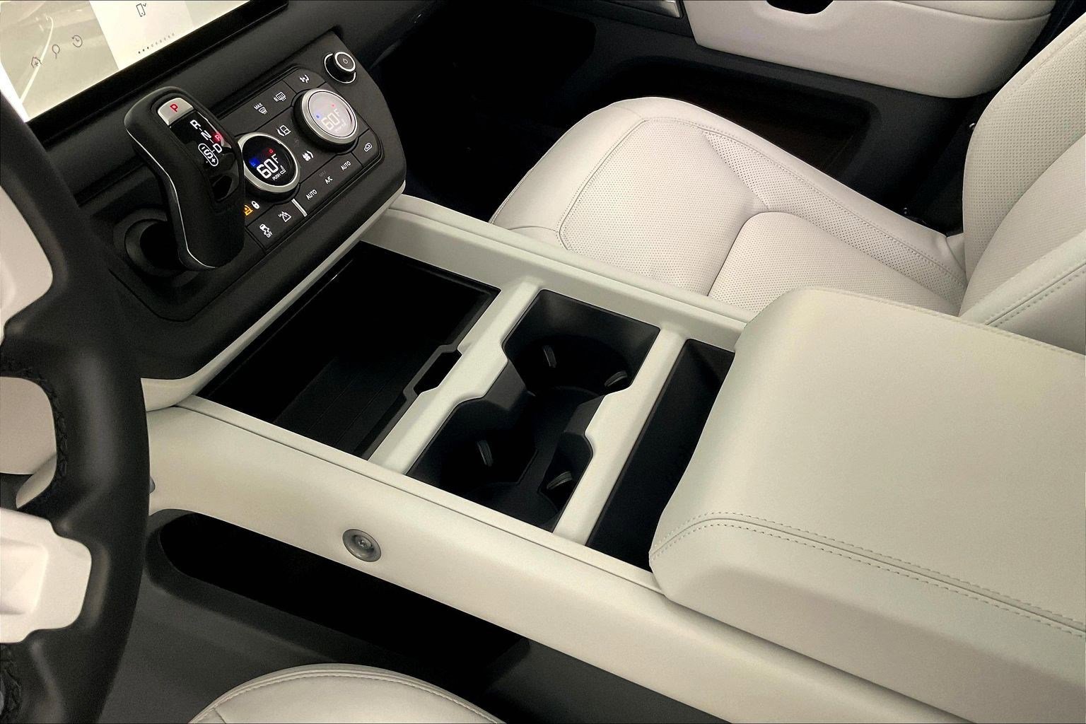 Used 2025 Land Rover Defender 110 X-Dynamic SE image 18