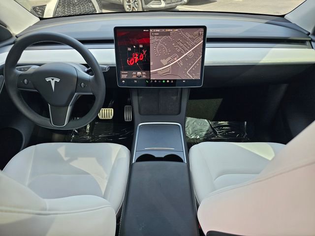 Used 2024 Tesla Model Y Performance image 25