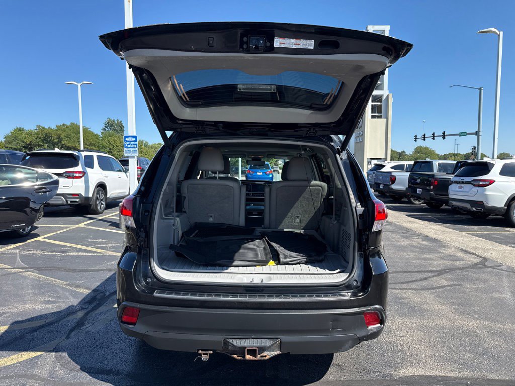 Used 2019 Toyota Highlander XLE AWD/4WD image 14