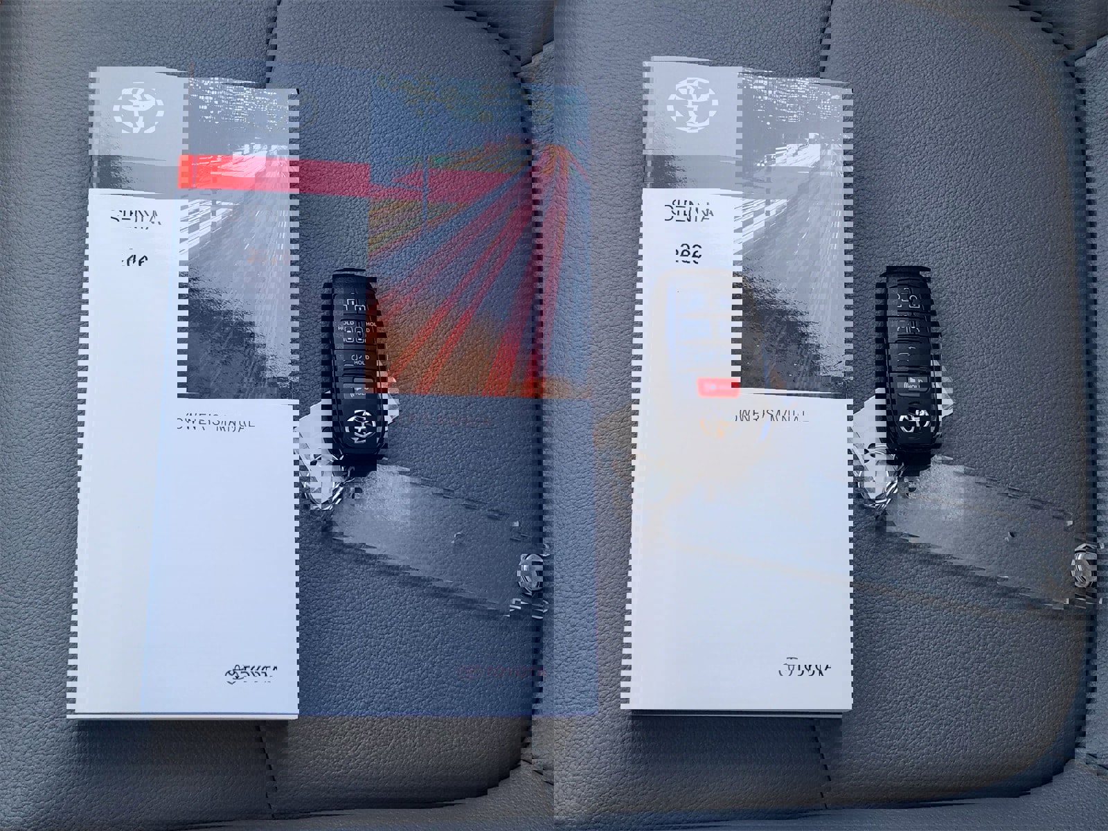 Used 2026 Toyota Sienna XLE image 42