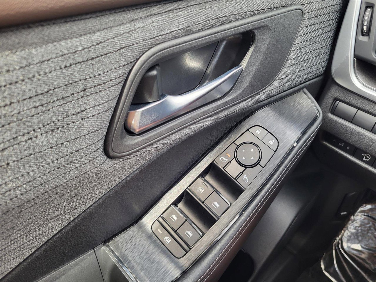 Used 2023 Nissan Rogue SV image 22