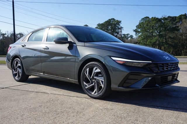 New 2026 Hyundai Elantra Limited FWD image 2