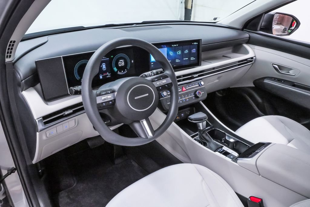 Certified 2026 Hyundai Tucson SE image 2