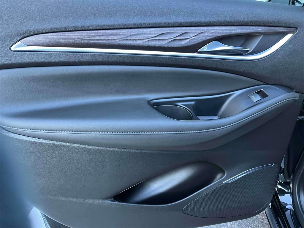 Used 2023 Buick Enclave Avenir w/ Avenir Technology Package image 15