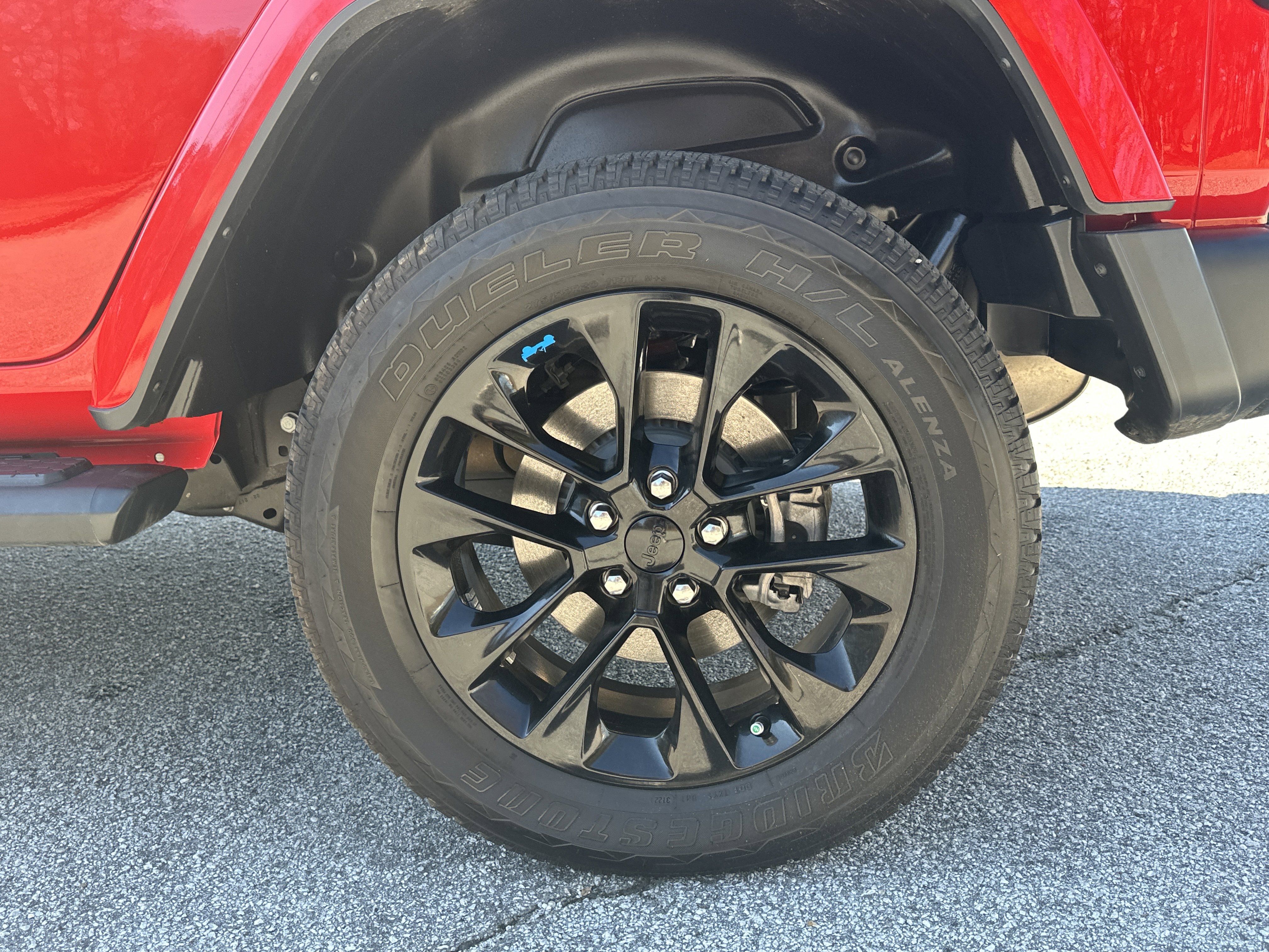 Used 2023 Jeep Wrangler Sahara w/ Cold Weather Group image 19