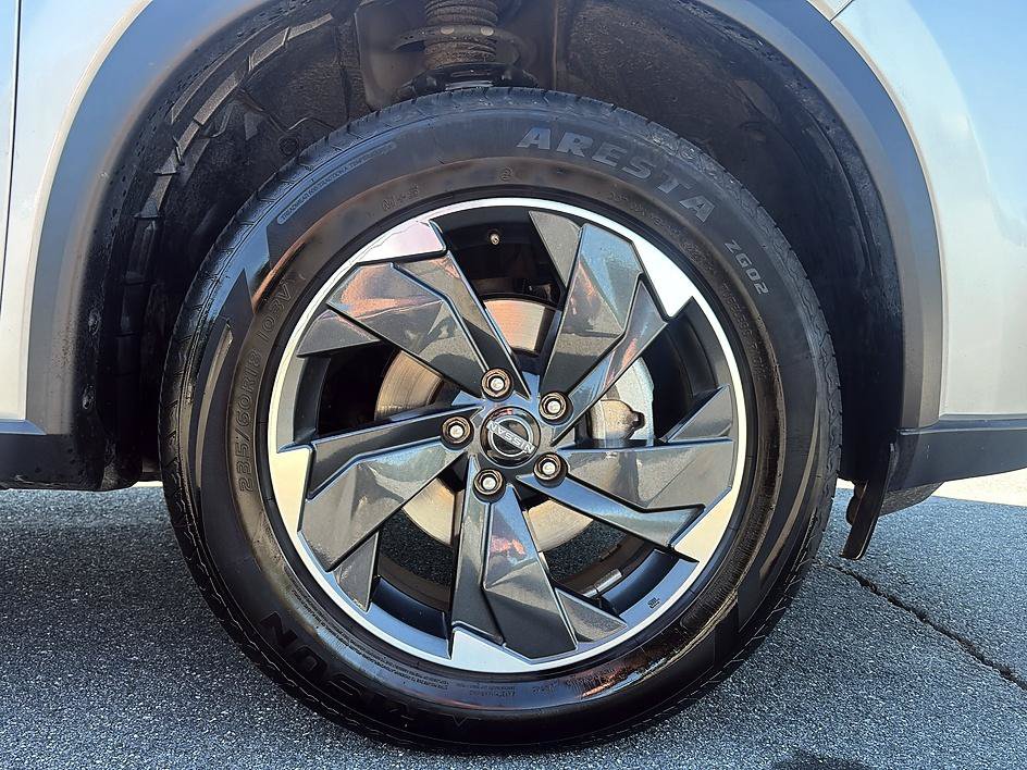 Certified 2025 Nissan Rogue SV AWD/4WD image 12
