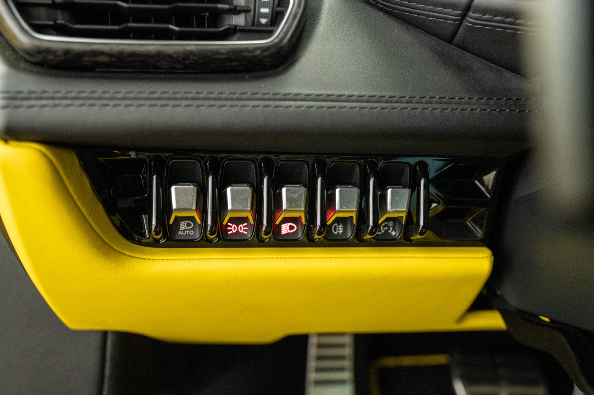 Used 2021 Lamborghini Huracan EVO RWD image 26