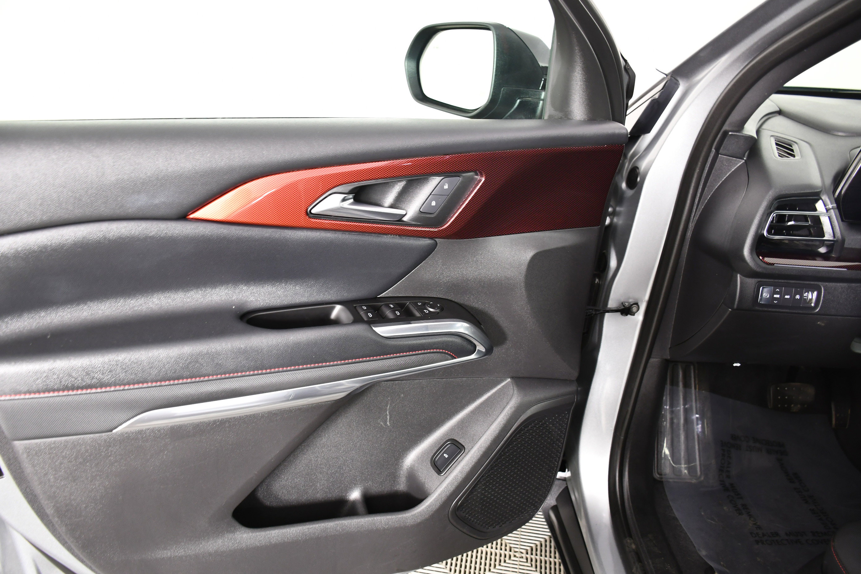 Used 2025 Chevrolet Traverse Z71 image 34