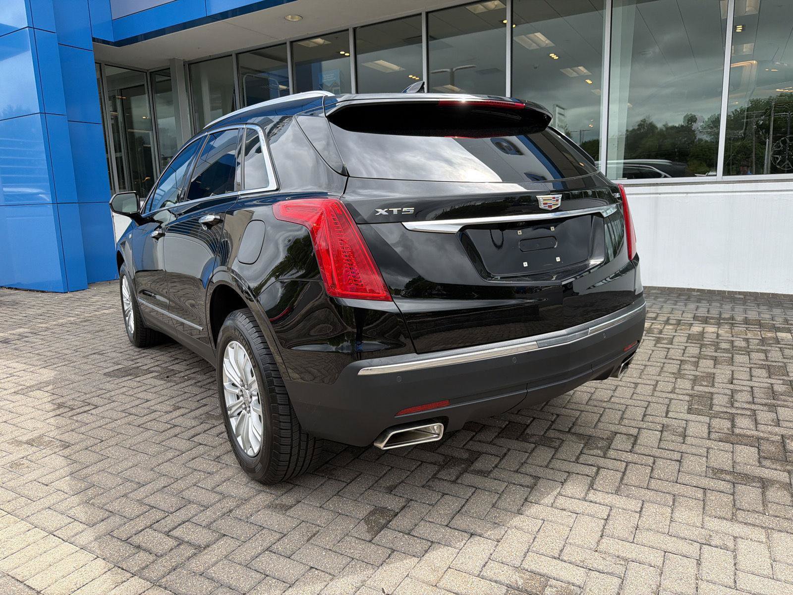 Used 2019 Cadillac XT5 FWD image 3