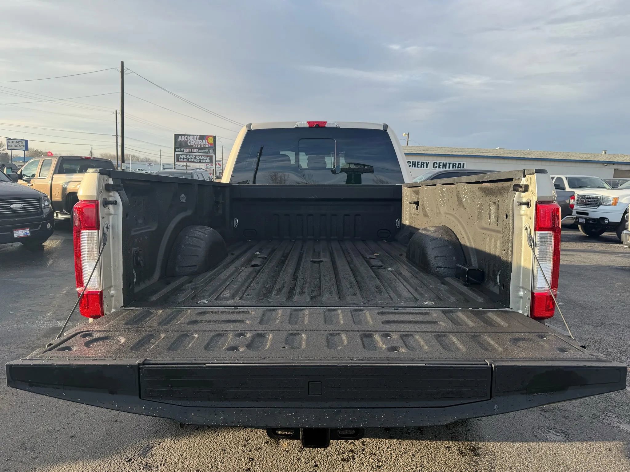 Used 2017 Ford F350 Lariat w/ Chrome Package image 5