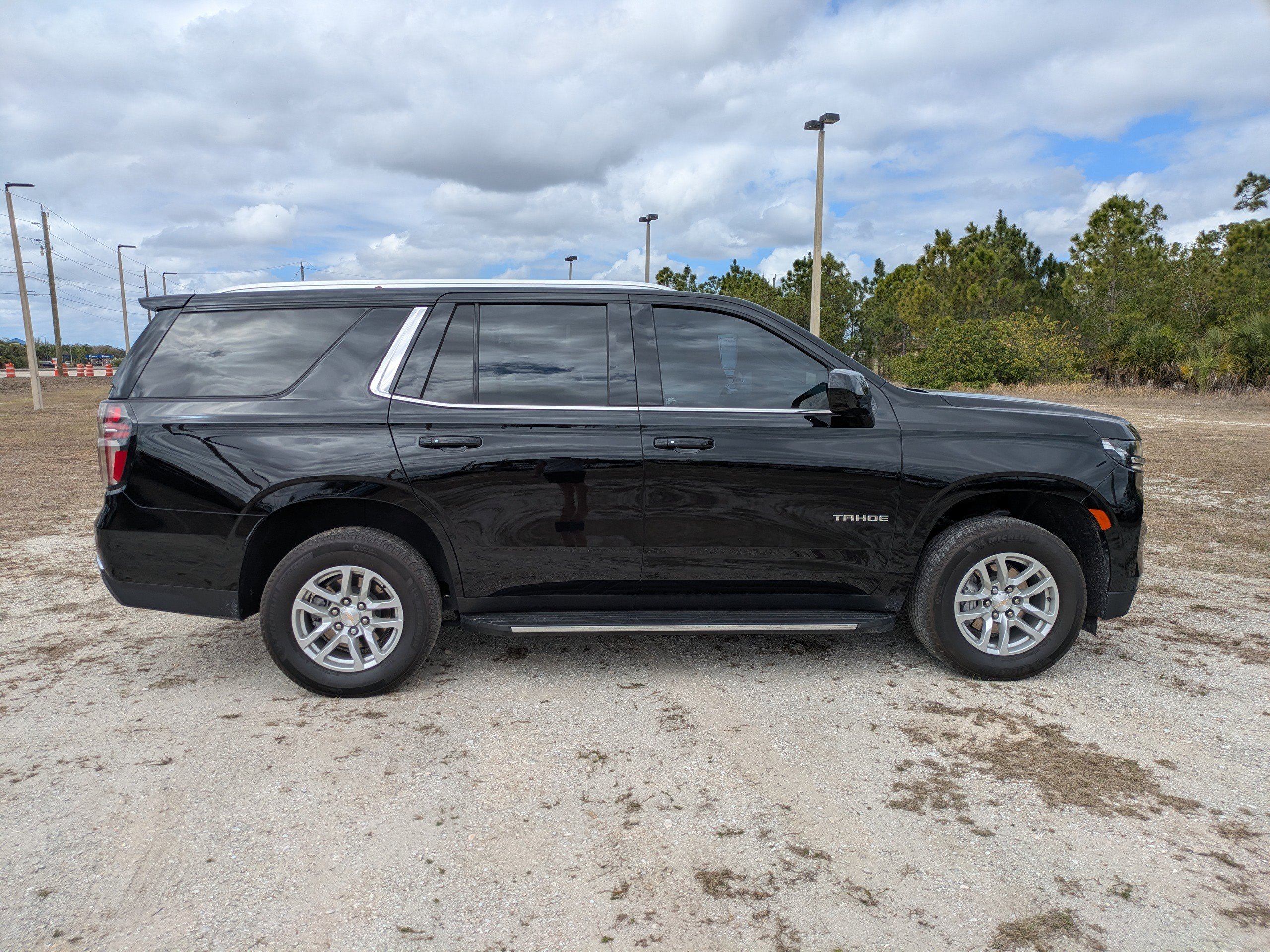 Used 2024 Chevrolet Tahoe LS image 3