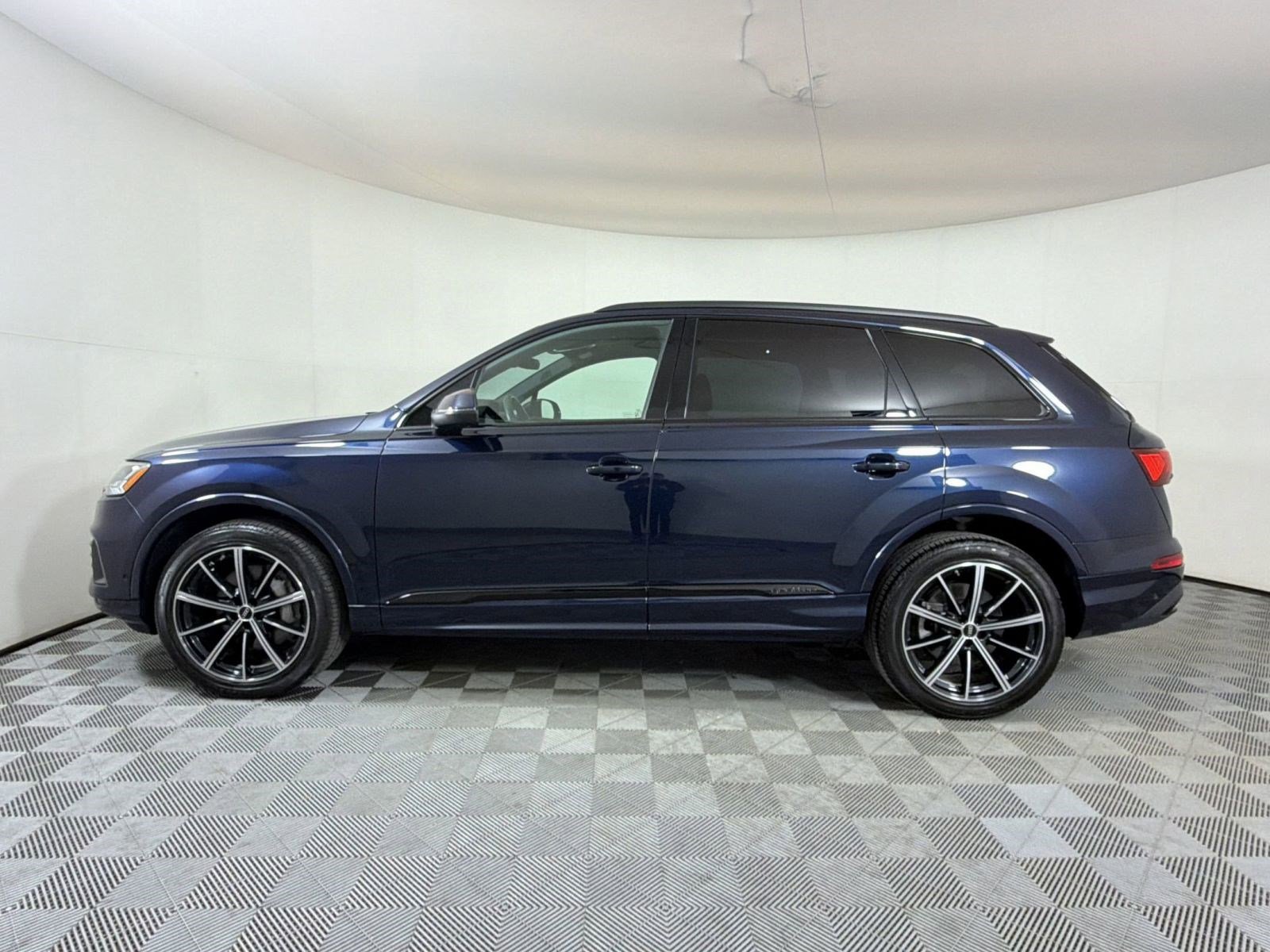 Certified 2023 Audi Q7 3.0T Premium Plus AWD/4WD image 2